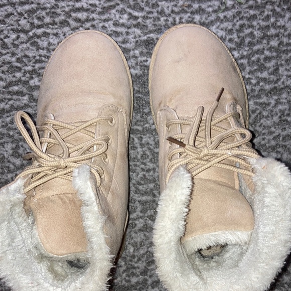 Selling these boots they don’t fit, been worn, creased will be cleaned before. - Picture 2 of 4